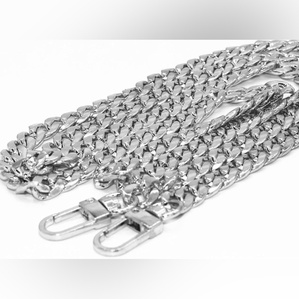Unbranded 47” silver colored chain